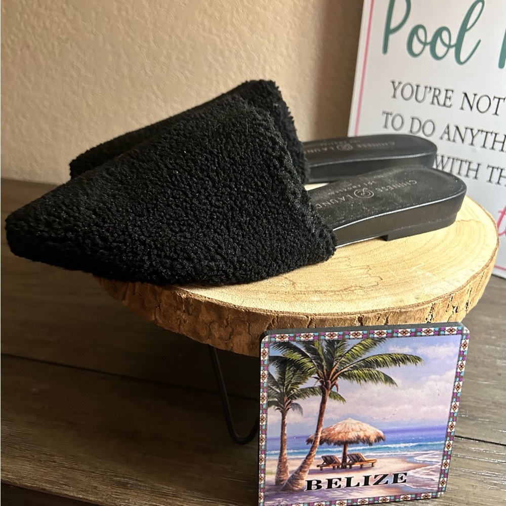 Women’s black shoes, size 8 New with sticker no tags. NWOT